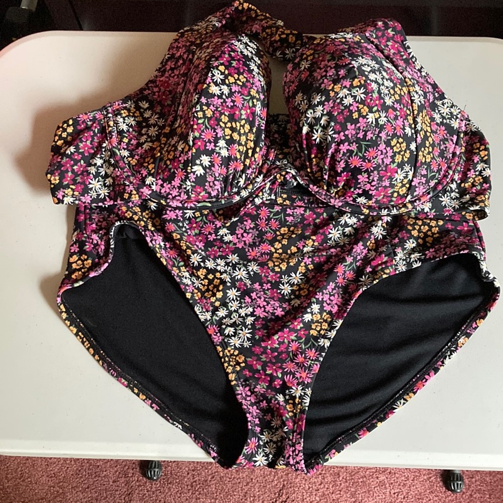Adore Me Two Piece Bathing Suit EXCELLENT CONDITION